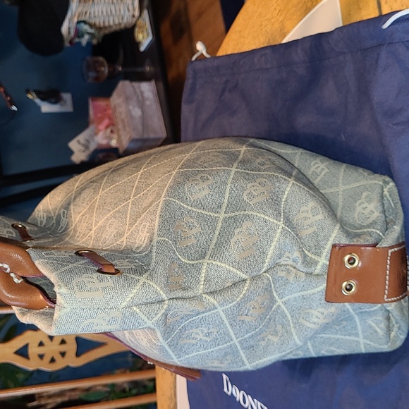 Dooney & Bourke Handbag, Pre-loved. - Picture 5 of 12